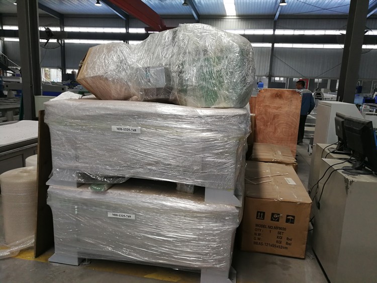 High Quality 1530 Fiber Laser Cutting Machine For Metal 500w 750w 1000w 1500w Vysoko kvalitný 1530 vláknový laserový rezací stroj na kov 500w 750w 1000w 1500w