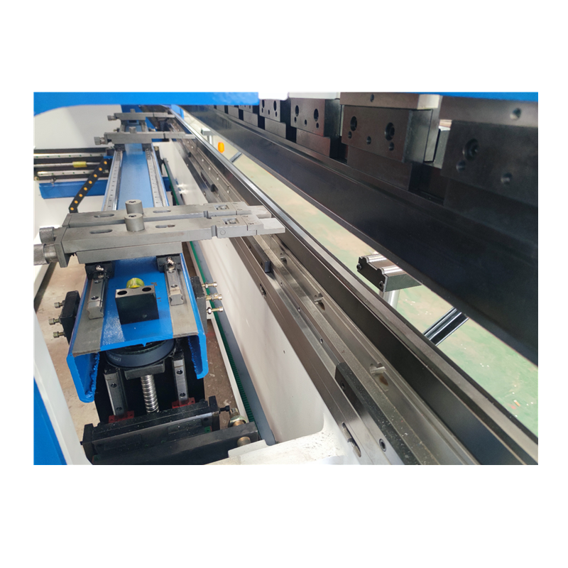 Hydraulic Press Brake Of 130t/3200mm 4+1 Axis Delem Da53t Cnc Press Brake Hydraulický ohraňovací lis 130t/3200mm 4+1 os Delem Da53t CNC ohraňovací lis