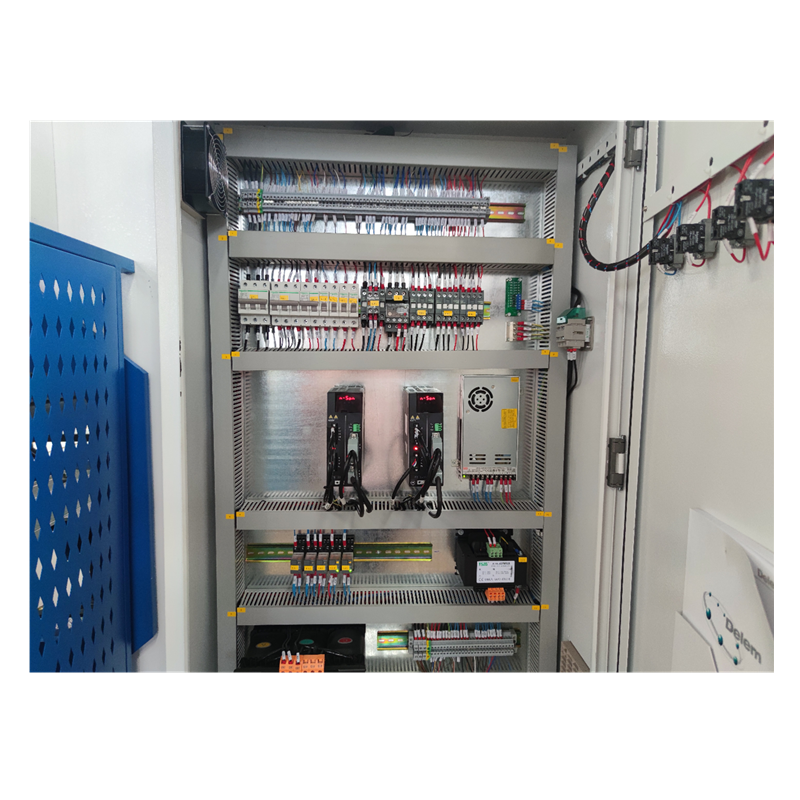 Hydraulic Press Brake Of 130t/3200mm 4+1 Axis Delem Da53t Cnc Press Brake Hydraulický ohraňovací lis 130t/3200mm 4+1 os Delem Da53t CNC ohraňovací lis