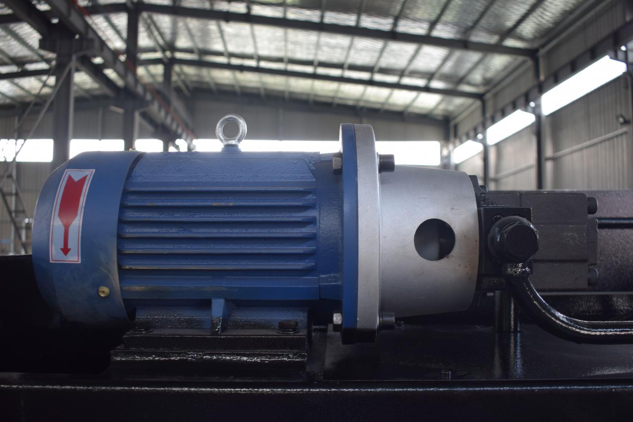 Hydraulický CNC ohýbací lis na ohýbanie plechov Wc67y