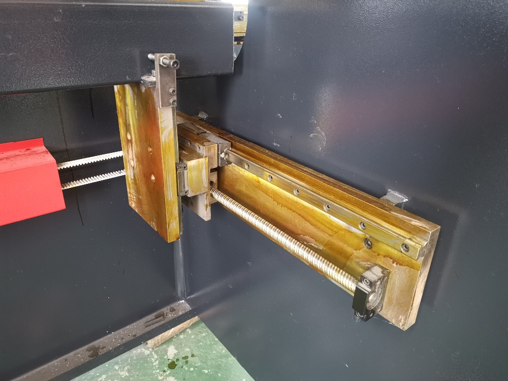 Hydraulic Stainless Steel Wc67y/k-300/6000 Mould Crowning Press Brake Hydraulický ohraňovací lis z nehrdzavejúcej ocele Wc67y/k-300/6000