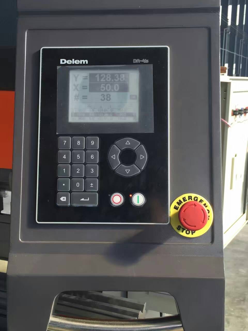 Hydraulic Stainless Steel Wc67y/k-300/6000 Mould Crowning Press Brake Hydraulický ohraňovací lis z nehrdzavejúcej ocele Wc67y/k-300/6000