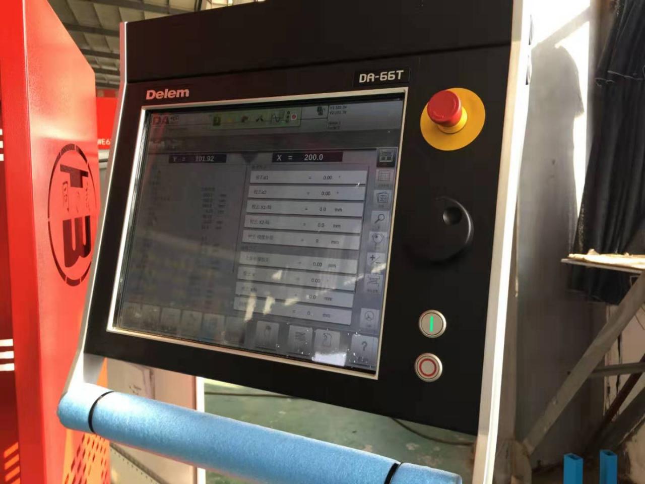 Hydraulic Stainless Steel Wc67y/k-300/6000 Mould Crowning Press Brake Hydraulický ohraňovací lis z nehrdzavejúcej ocele Wc67y/k-300/6000