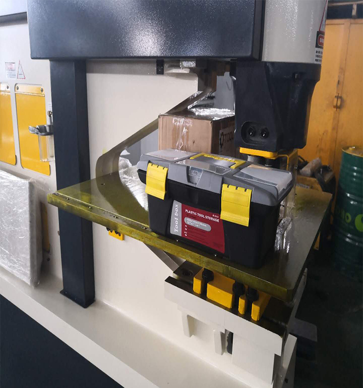 Metal Cutting Hydraulic Steelworkers Machine For Punching Cropping Notching Cutting Hydraulický stroj na rezanie kovov na dierovanie Orezávanie Rezanie vrúbkov