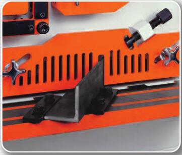 Metal Hydraulic IronWorker Machine Punching And Shearing Machine Kovový hydraulický IronWorker stroj na dierovanie a strihanie