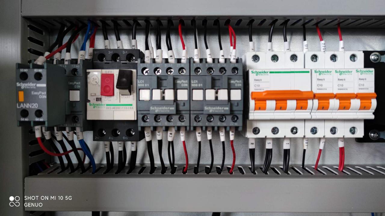 Qc11k Hydraulic Shear Machine And Guillotine Shearing Machine For Sheet Metal Cutting Hydraulické nožnice Qc11k a gilotínové nožnice na rezanie plechov