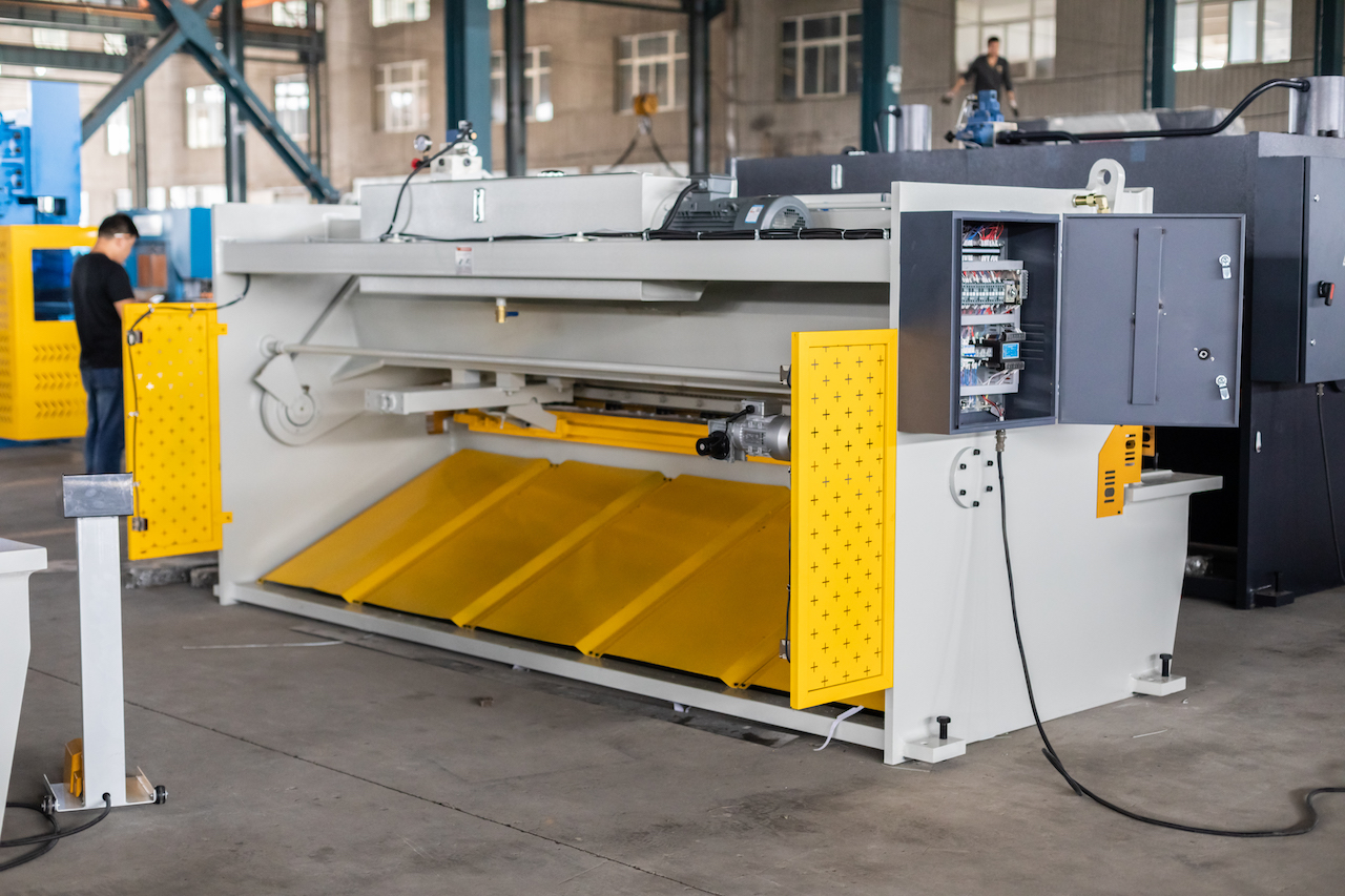 Qc11y 8x3200 stroj na strihanie plechu Hydraulické nožnice na oceľové plechy