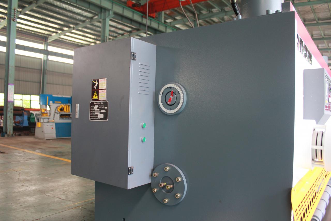 Qc11y Metal Plate Hydraulic Guillotine Shearing Machine For Sale Qc11y Hydraulické gilotínové nožnice na kovové dosky na predaj