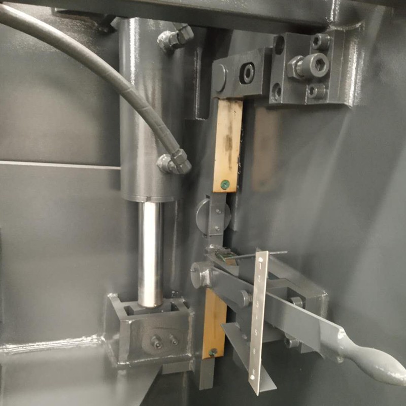 Qc12k-4x2500 Cnc Hydraulic Customized Shearing Machine Cutting Machine Qc12k-4x2500 CNC Hydraulický prispôsobený stroj na rezanie nožníc