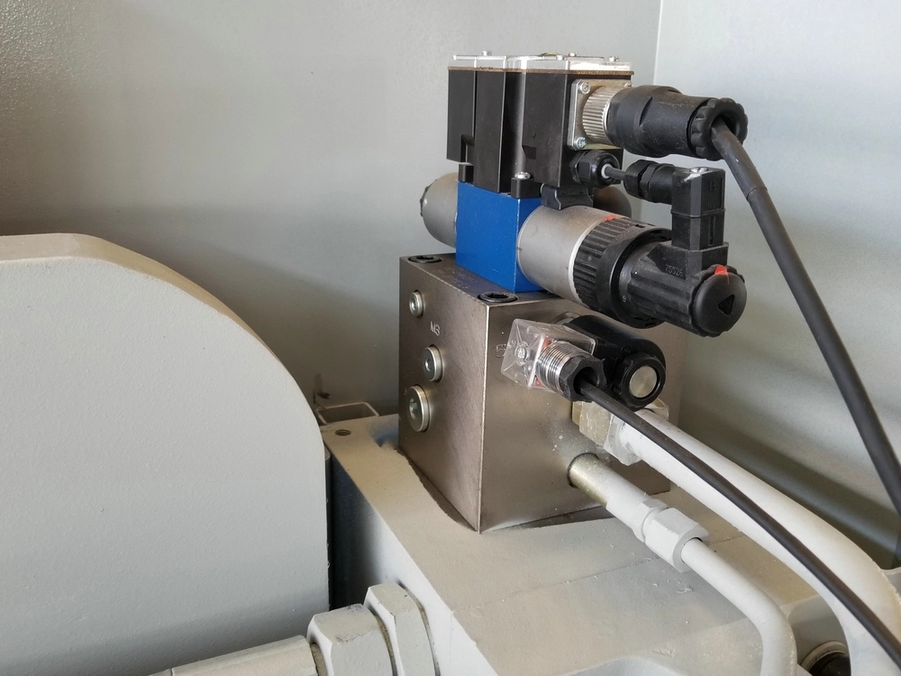 Wc67k 100 Ton 200 Ton Hydraulický CNC ohraňovací lis na železný kovový oceľový plech