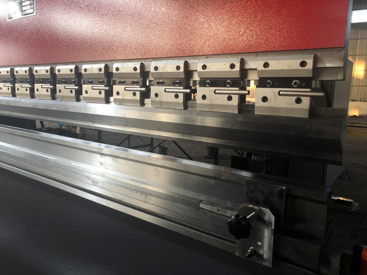 Wc67k Cnc Aluminum Iron Plate Hydraulic Press Brake Cnc Metal Sheet Bending Machine Wc67k CNC ohýbačka hliníkových železných plechov Hydraulický ohraňovací lis CNC