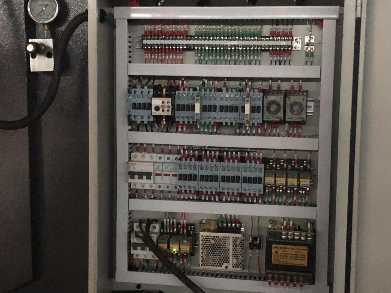 Wc67k Cnc Aluminum Iron Plate Hydraulic Press Brake Cnc Metal Sheet Bending Machine Wc67k CNC ohýbačka hliníkových železných plechov Hydraulický ohraňovací lis CNC