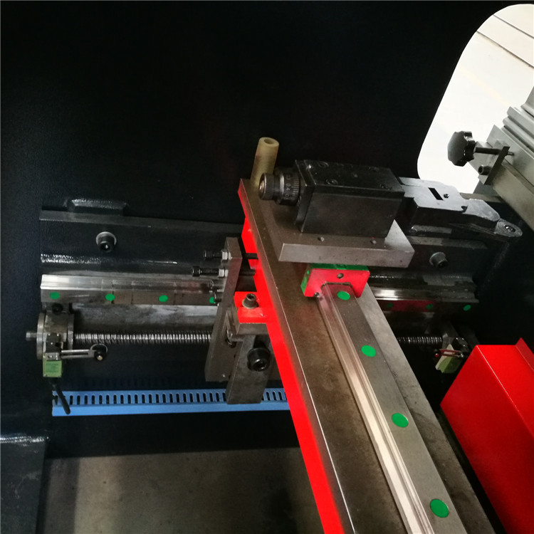 Wc67y-160 4000 Hydraulic Press Brake Cnc Metal Bending Machine For 4000mm Width Steel Wc67y-160 4000 Hydraulický ohraňovací lis CNC ohýbačka kovov pre oceľ so šírkou 4000 mm