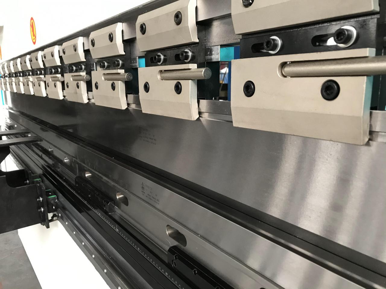 Wc67y-65/2500 Oem Hydraulický ohraňovací lis na ohýbanie ocele